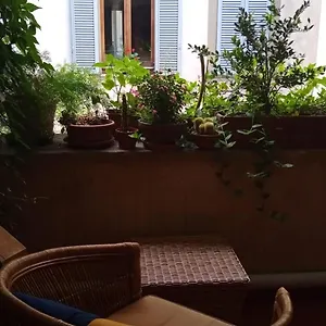  Apartamento Borgo Pignolo - In With Private Bathroom And Shared Shower Italia