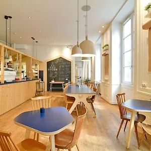 away-hostel-coffee-shop.hotels-rhonealpes.com/