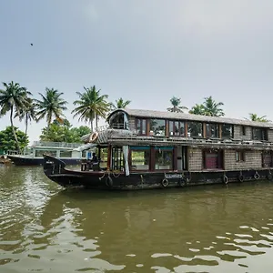 Hotel Oyo 23434 Royal Palace 4bhk Premium Houseboat